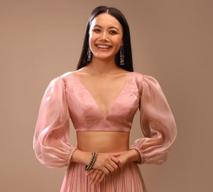 Blouse Neckline Ideas That Are Trendy