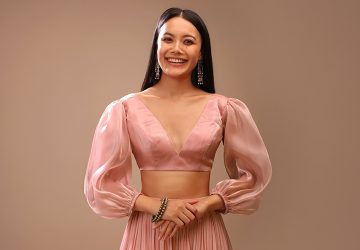 Blouse Neckline Ideas That Are Trendy