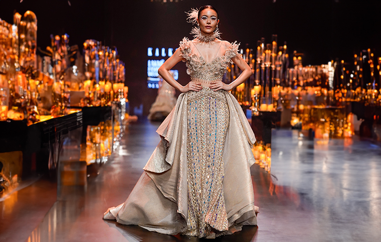 5 Mesmerizing Golden Lehenga Designs For Modern Brides