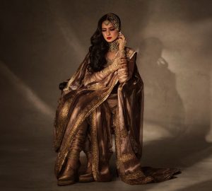 4 Celebrity-Inspired Hairstyles for Sarees