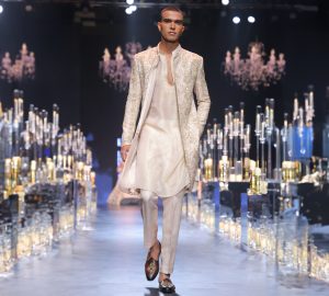 5 Ways You Can Style A Monochrome Traditional Look