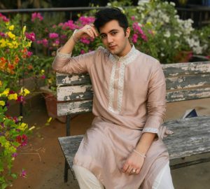 Comfort and Elegance: Why Men's Kurtas Make Ideal Father's Day 2024 Gifts